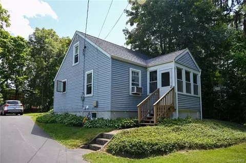 122 Van Wagner Rd, Poughkeepsie, NY 12603