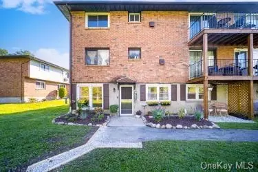 1006 Parr Meadow Dr #10E, Newburgh, NY 12550