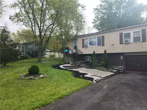 15 Park Dr, Chester, NY 10918