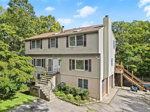 18 Maple Rd, Putnam Valley, NY 10537