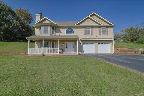23 Hasbrouck Heights Ln, Wallkill, NY 10941