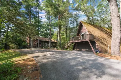 323 Masten Rd, Pleasant Valley, NY 12569