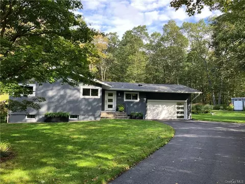 11 Lorraine Rd, Lewisboro, NY 10590