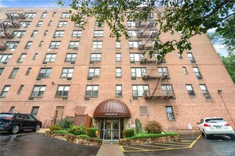 55 Halley St #1F, Yonkers, NY 10704