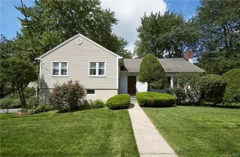 254 Stratton Rd, New Rochelle, NY 10804