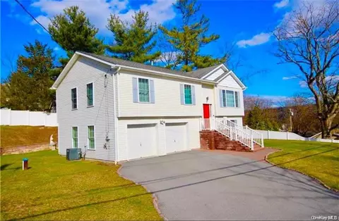 31 Lake Region Blvd, Monroe, NY 10950