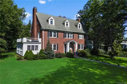 163 Townsend Ave, Pelham, NY 10803