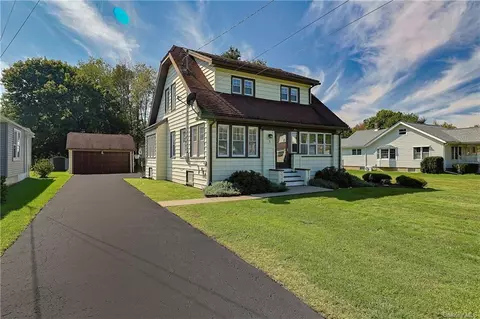 3 Seybolt Ave, Mount Hope, NY 10963