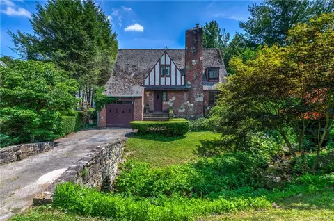 114 Valley Rd, Katonah, NY 10536