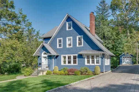 92 Young Ave, Pelham, NY 10803
