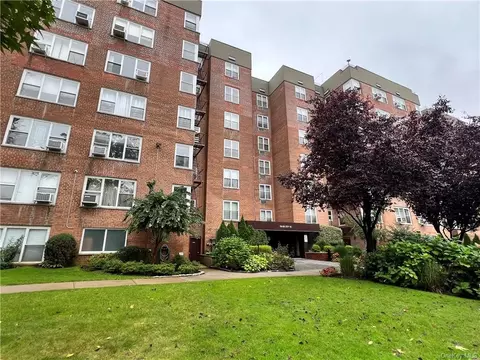 18-50 211 St #1A, Bayside, NY 11360