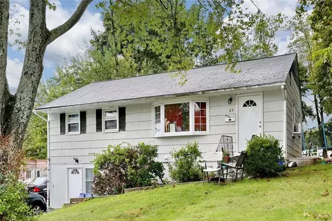 21 Capt Shankey Dr, Haverstraw, NY 10923