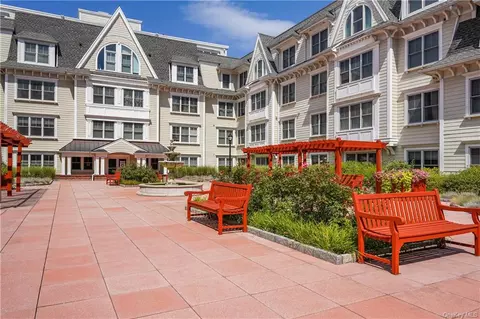 225 Stanley Ave #201, Mamaroneck, NY 10543
