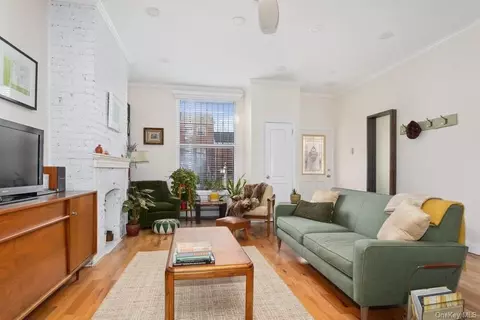 775 Home St, Bronx, NY 10456