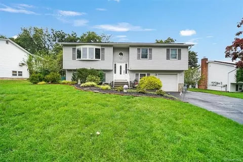 21 Roman Acres Dr, Haverstraw, NY 10923