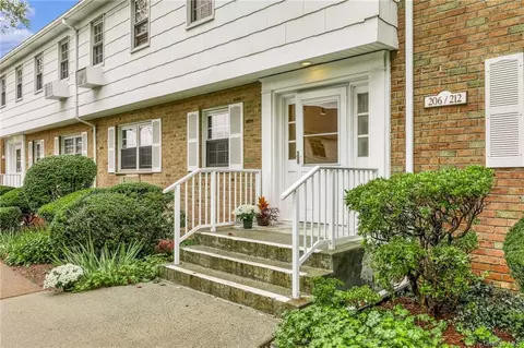 206 Parkside Dr #206, Ramapo, NY 10901