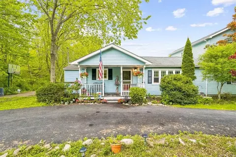 93 Mcveigh Rd, Wawayanda, NY 10958