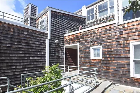27 N Buckhout St #12, Greenburgh, NY 10533