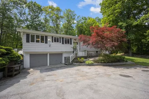 22 Tyrell Rd, Pleasant Valley, NY 12569