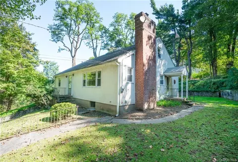 89 Locust Rd, Mount Pleasant, NY 10570