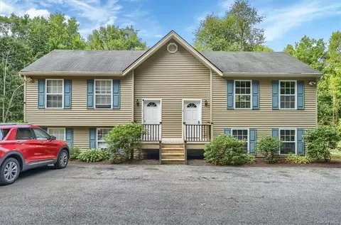3 Sean Ln, Newburgh, NY 12550