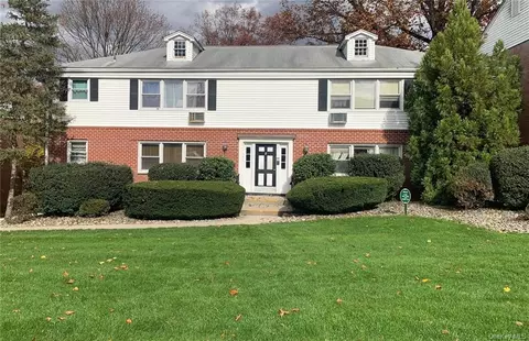 4 Sussex Ct #201, Ramapo, NY 10901