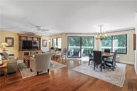 500 High Point Dr #212, Greenburgh, NY 10530