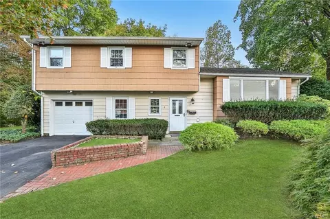 4 Irion Dr, Clarkstown, NY 10956