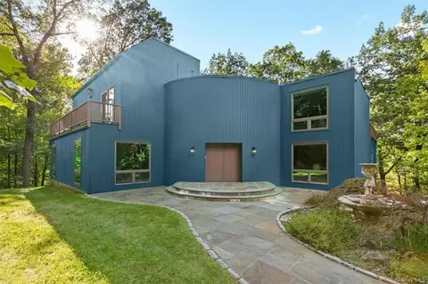 236 Harriman Rd, Greenburgh, NY 10533