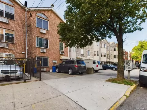 2073 Daly Ave, New York, NY 10460