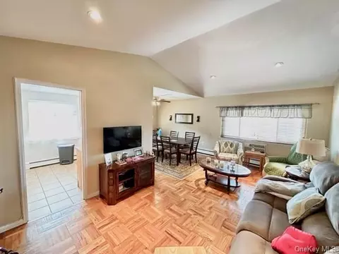 838 Pelhamdale Ave #3T, New Rochelle, NY 10801