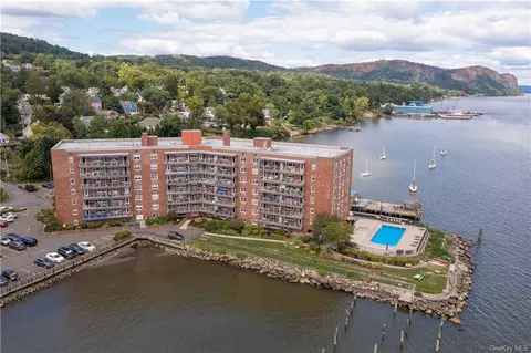 103 Gedney St #3N, Orangetown, NY 10960