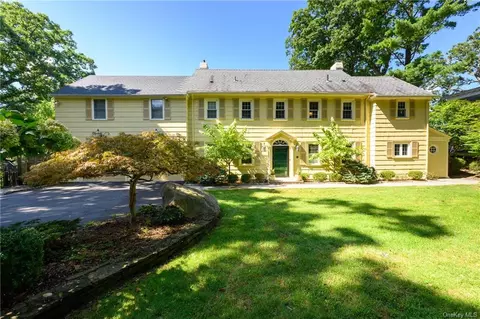 33 Summit Dr, Greenburgh, NY 10706