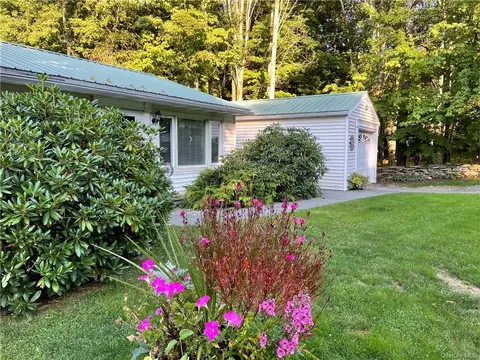 434 Lindholm Rd, Hurleyville, NY 12747