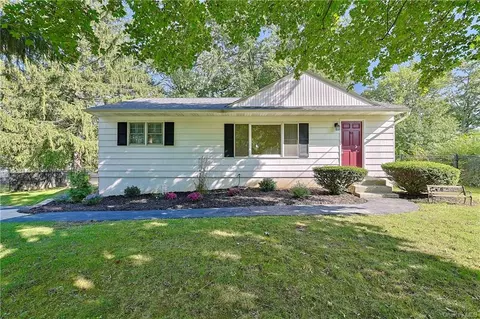 4 Musket Pl, New Windsor, NY 12553