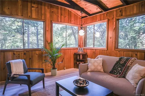 220 Cascade Rd, Warwick, NY 10990