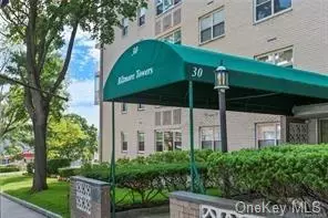 30 Lake St #8A, White Plains, NY 10603