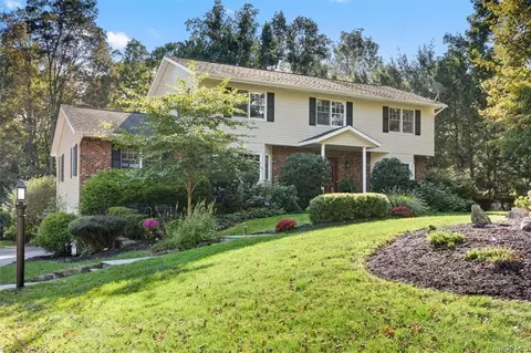 5 Benjamin Green Ln, Mahopac, NY 10541