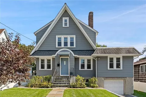 114 Harmon Dr, Larchmont, NY 10538