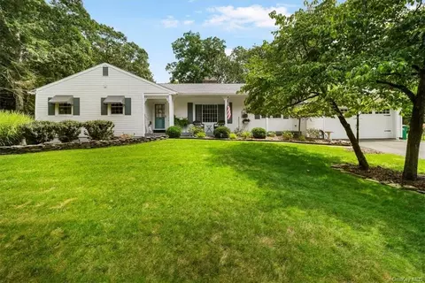 22 Timberline Dr, Poughkeepsie, NY 12603