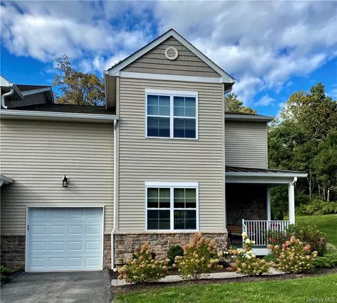 165 Hudson View Ter, Hyde Park, NY 12538