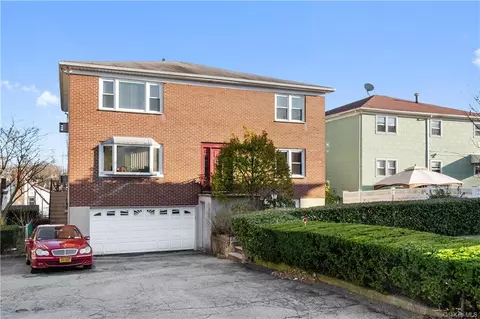 15 Bryn Mawr Pl, Yonkers, NY 10701