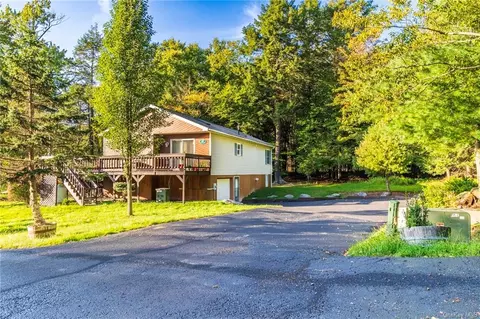 17 Plymouth Ln, Thompson, NY 12775