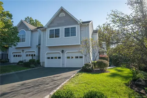 37 Forest Ridge Rd, Clarkstown, NY 10960