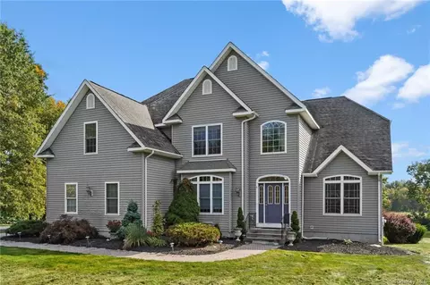 27 Hammer Ln, Walden, NY 12586