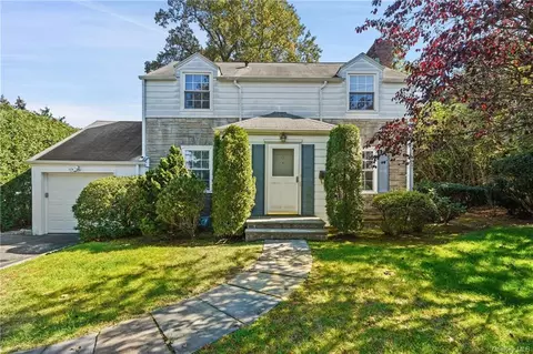 3 Longview Dr, Eastchester, NY 10709