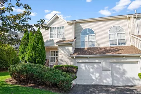 175 Highwood Dr, New Windsor, NY 12553
