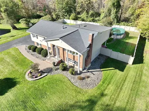 104 Renee Ln, Clarkstown, NY 10954