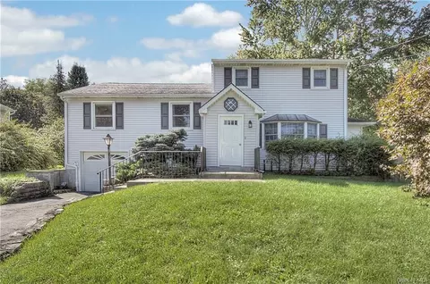 21 Claudia Ln, Poughkeepsie, NY 12603