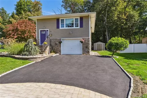38 Spreen Dr, Orangetown, NY 10965
